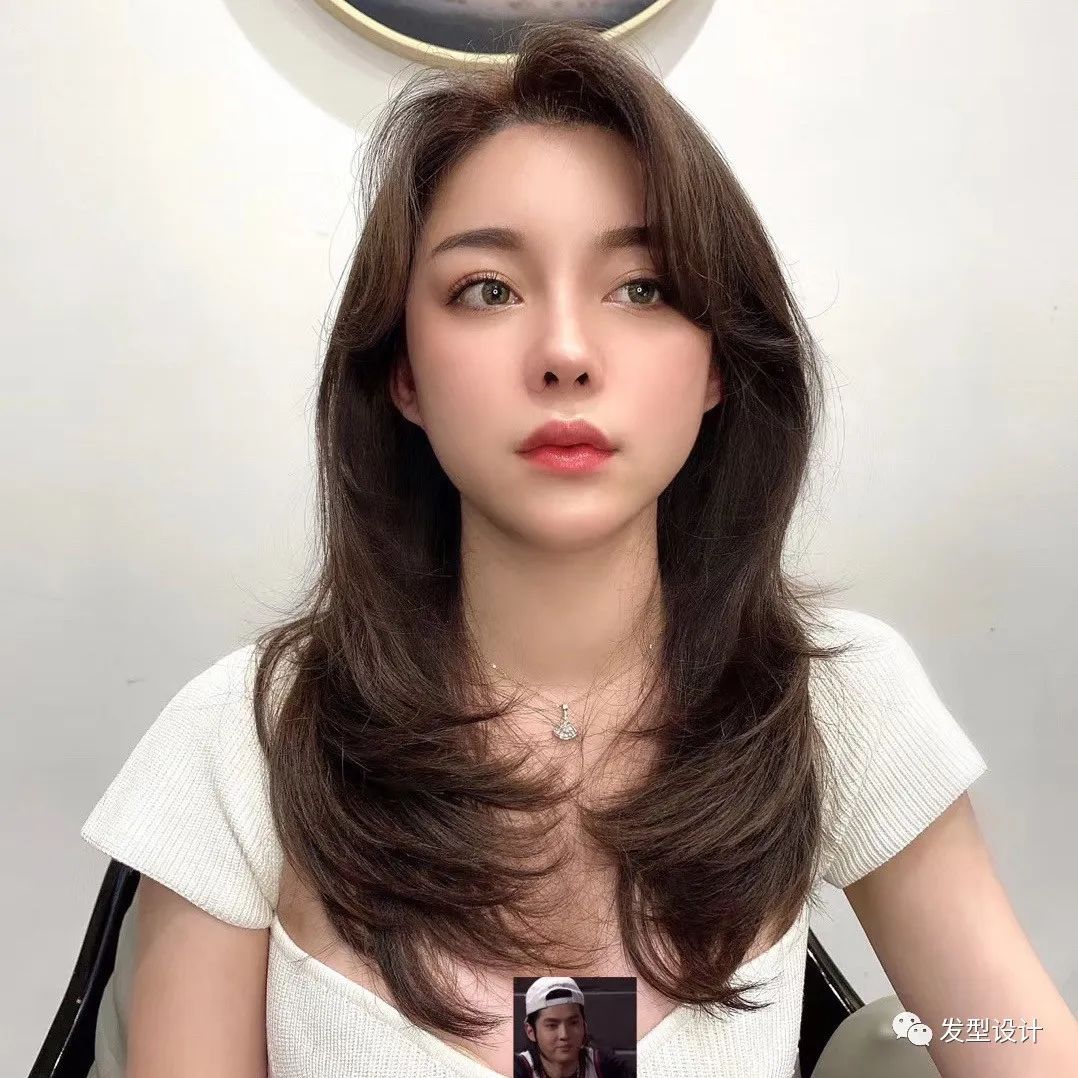 发型女2020流行发型中长发木马卷,直发型女2020流行发型中长发减龄