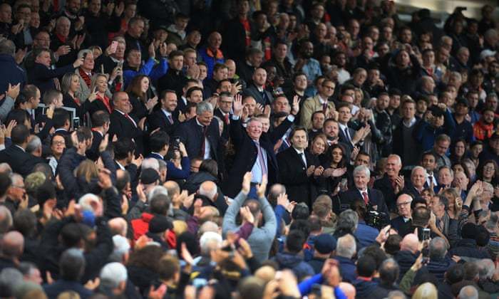 阿森纳致敬温格,温格立像