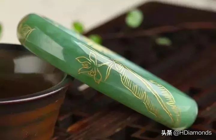 翡翠项链摔坏要赔一千多万视频,顾客摔坏了手镯怎么赔偿