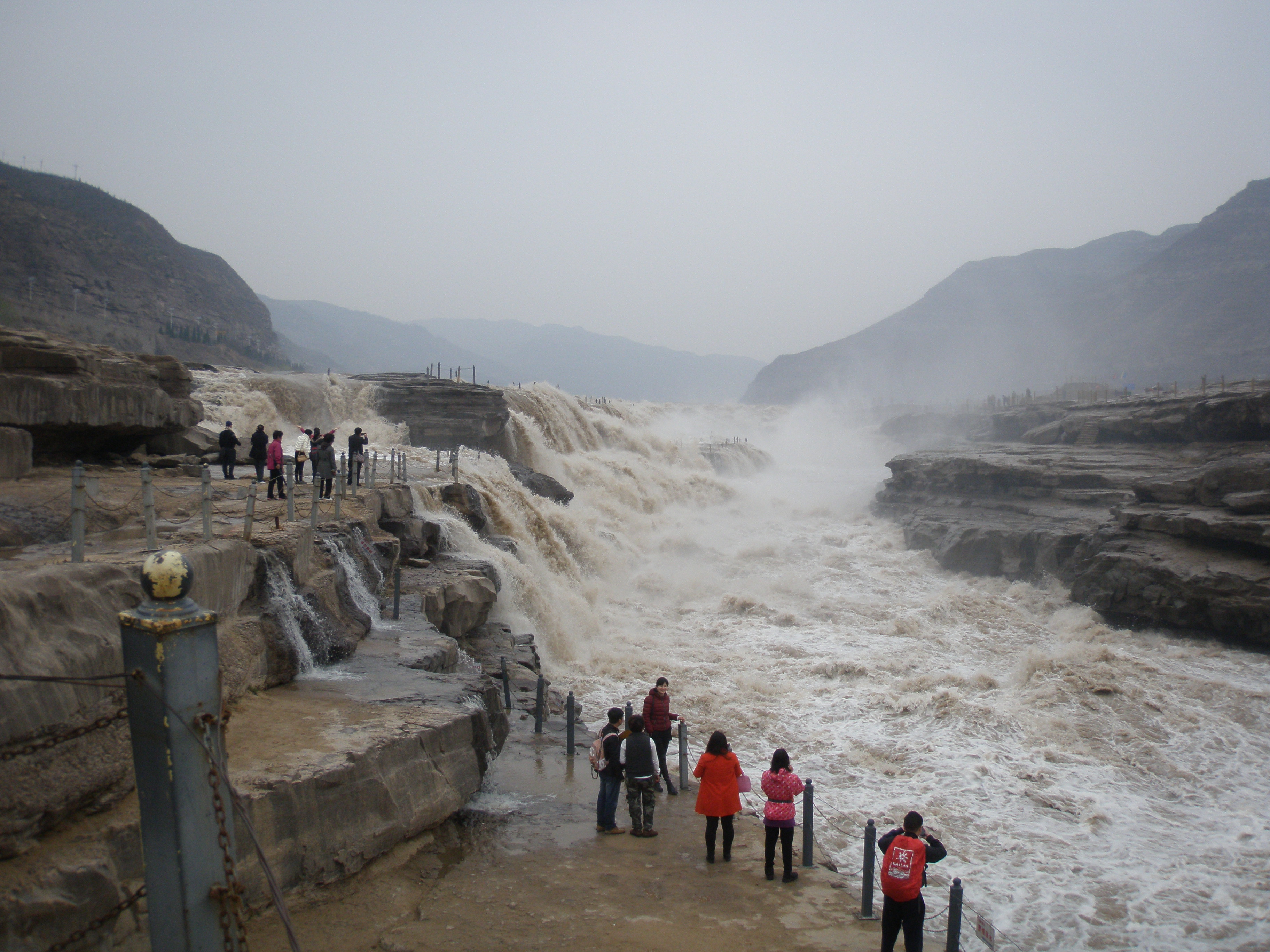 壶口瀑布的景色令人有什么感受,壶口瀑布壮美在哪几个方面