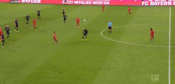 逆转巴萨姆巴佩帽子戏法,库蒂尼奥面对巴萨重拳出击