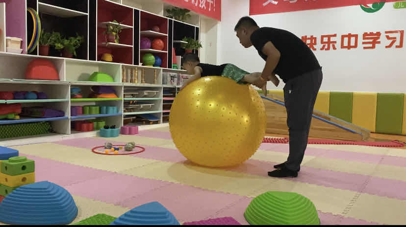 瑜伽球可以锻炼宝宝的什么,100种瑜伽球核心锻炼动作