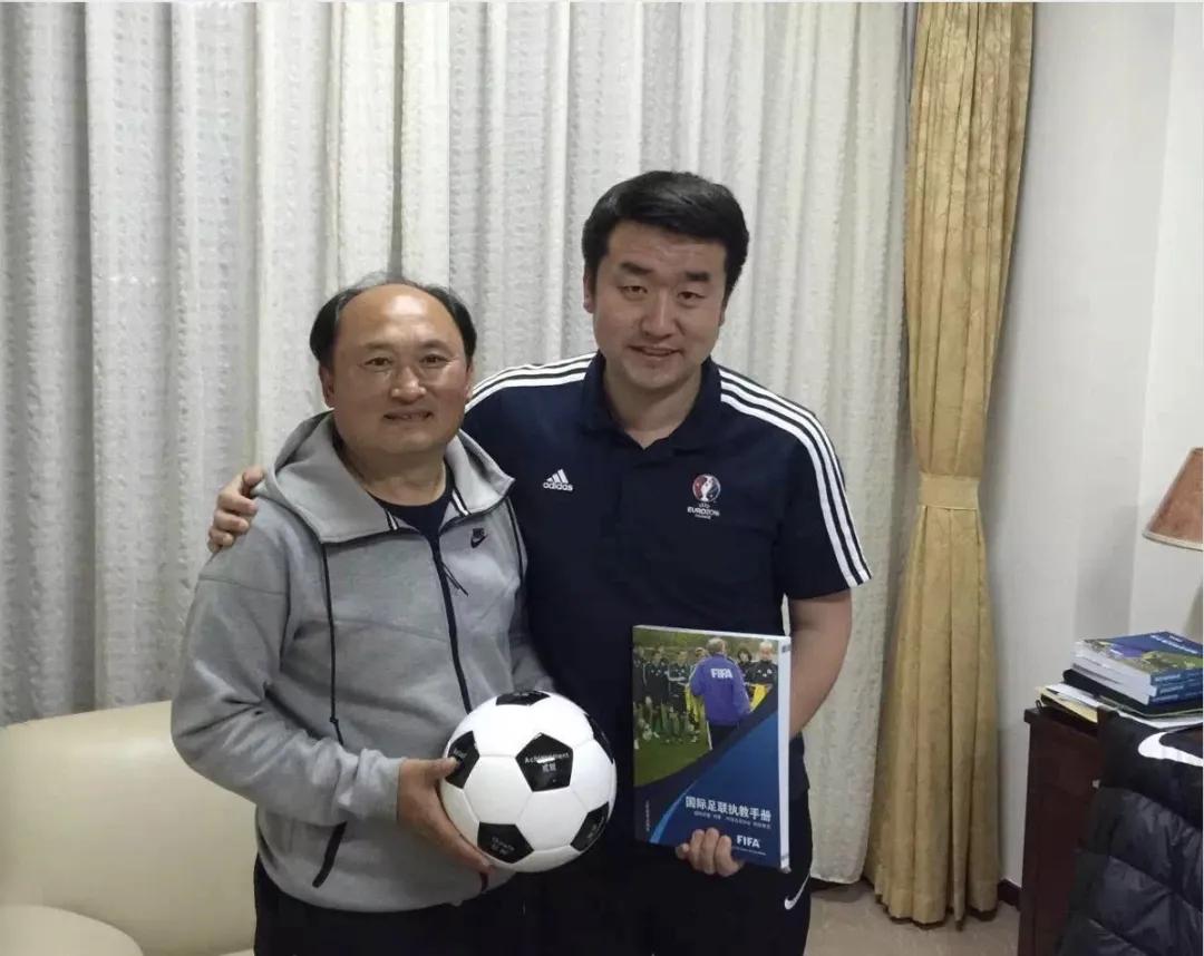 对话|他曾让日本人被中国足球折服,如今却甘愿在一所中学奉献自我