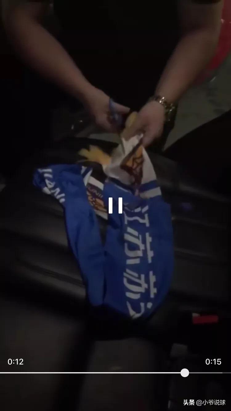 苏宁球迷扔年卡,球迷扔饮料罐事件