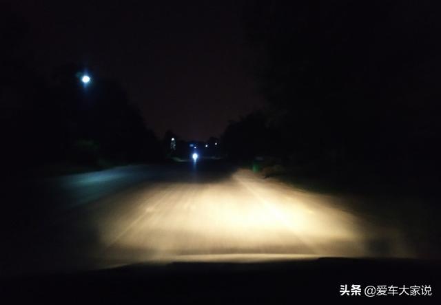 汽车大灯带透镜是远光还是近光,汽车大灯带透镜好还是不带透镜好