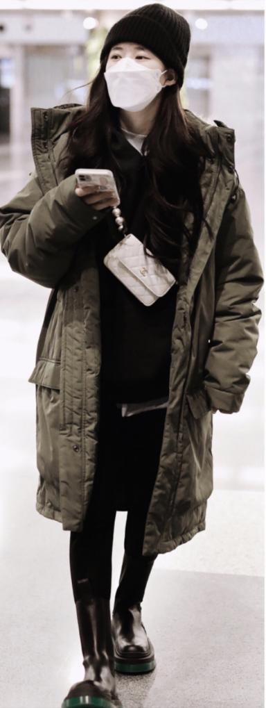 赵露思同款羽绒服2022爆款中长款,赵露思同款羽绒服