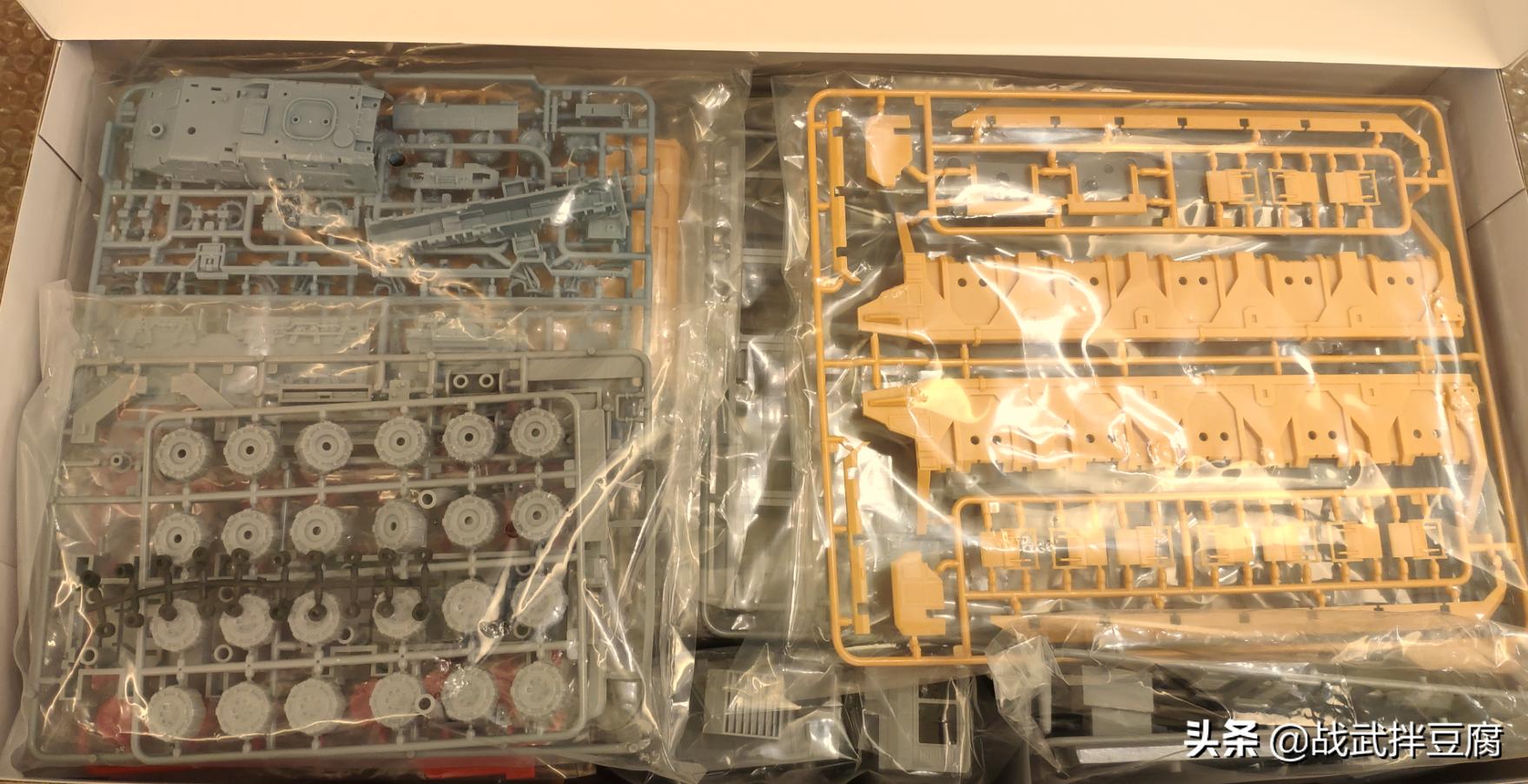 流浪地球厢式运载车合金模型开箱,流浪地球运载车模型开箱