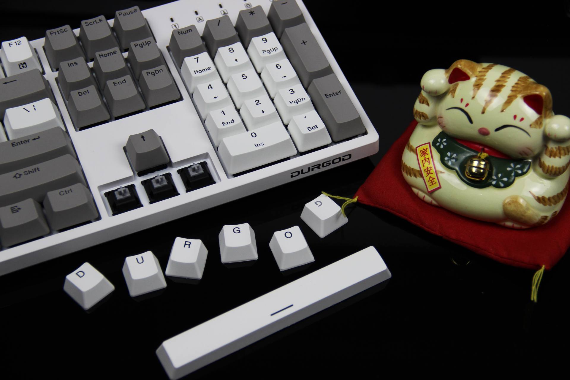 推荐一款新手使用的青轴机械键盘,银轴冰蓝灯机械键盘推荐