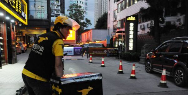 外卖小哥给顾客买卫生巾视频,外卖小哥给女生送卫生巾