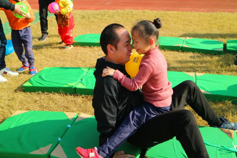 太有爱了！绘本角色亮相午山幼儿园亲子运动会，各大角色齐上阵