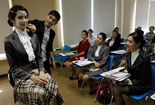 泰国人妖生命短暂，30岁开始变老，“晚年”后的他们该如何生活？