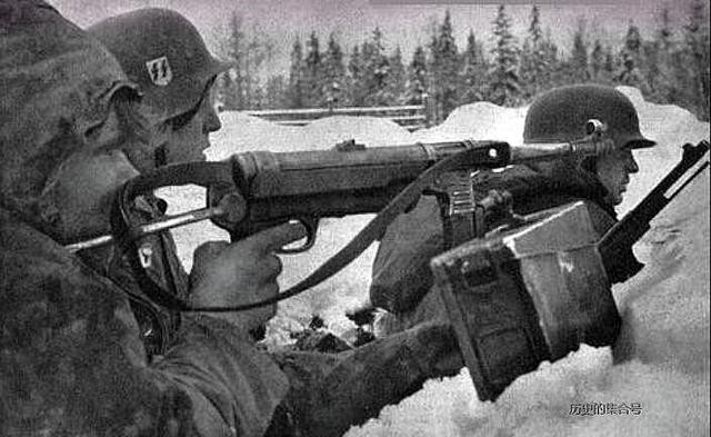 老照片里的德国*党**卫军，手里家伙太亮眼，一支让男人都尖叫的队伍