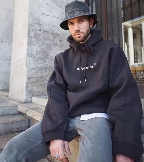 天气冷不想扎头发怎么办,热天洋气又凉快的帽子