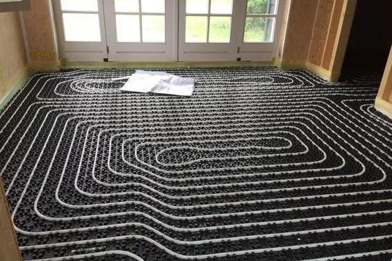 地暖安装是不是很累的活,地暖怎么安装维修方便