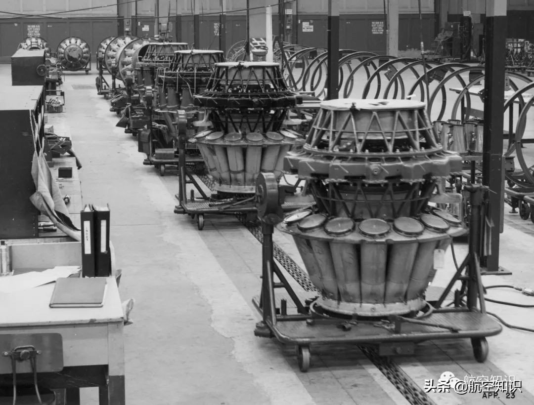 爱迪生发明了电灯泡的资料,爱迪生发明电灯泡的事迹