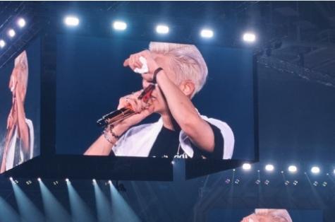 exo灿烈哭的是哪次演唱会,exo19年演唱会世勋灿烈