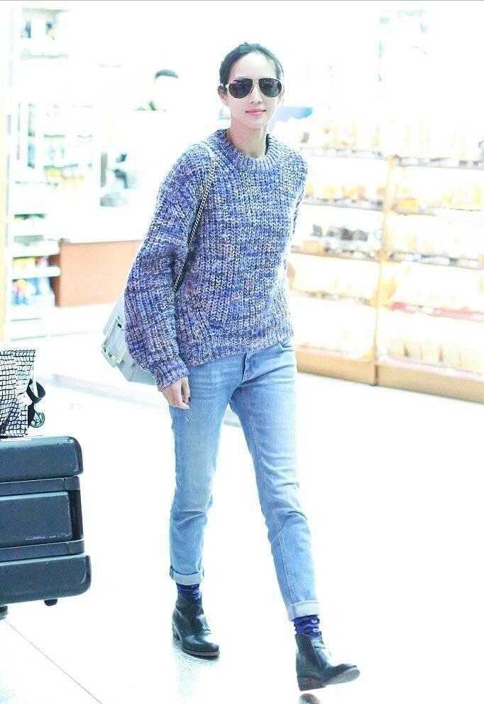 张钧甯深v裙现身,张钧甯身穿白色深v礼服裙