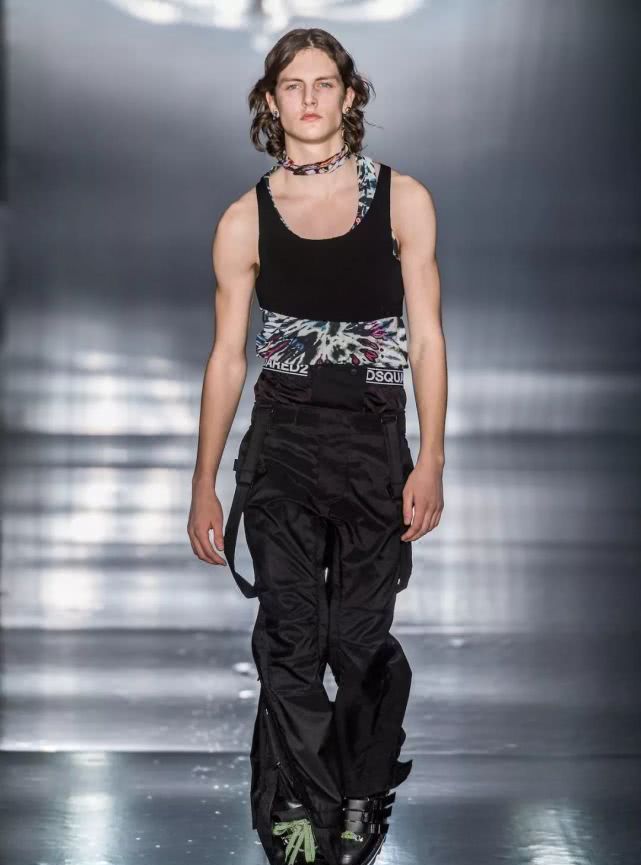 把裤子穿在肚脐上面会怎么样,把裤子扎进腰里的穿搭