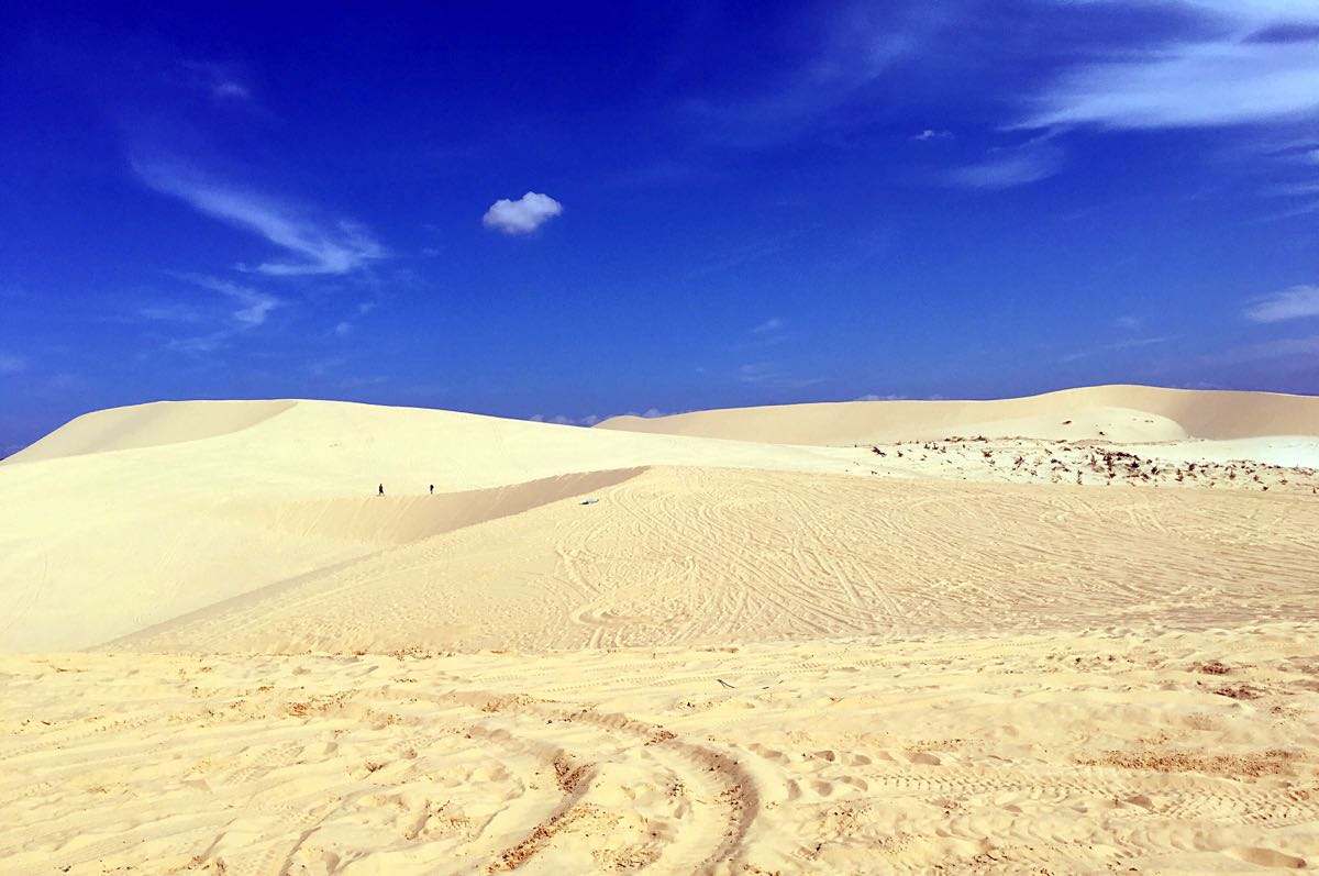 为何成捆人民币在越南当街摆放？去越南首都可以直接使用人民币