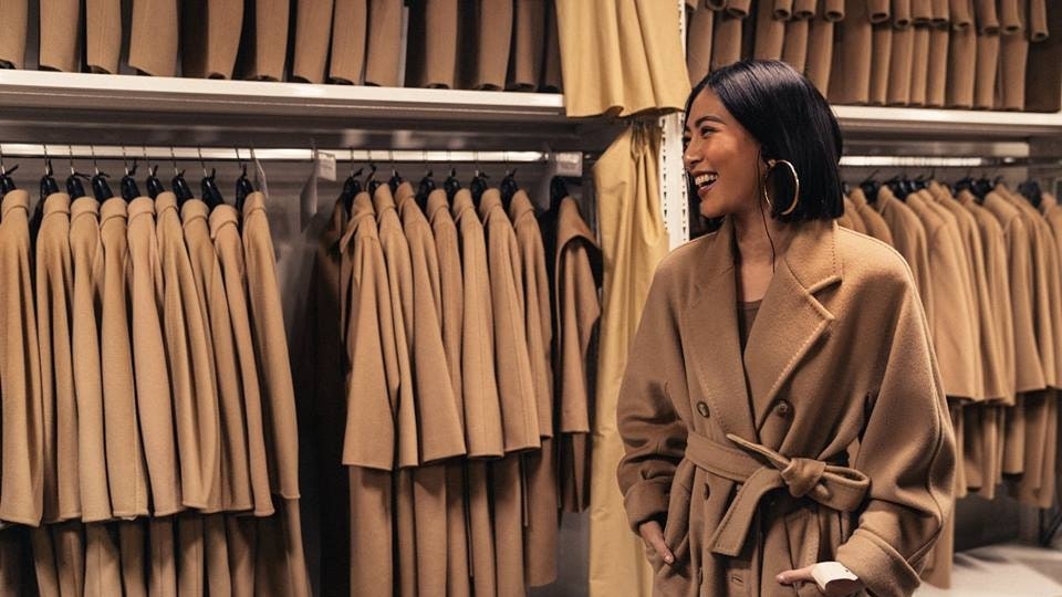 年年都有爆款新包,但大衣永远是MaxMara