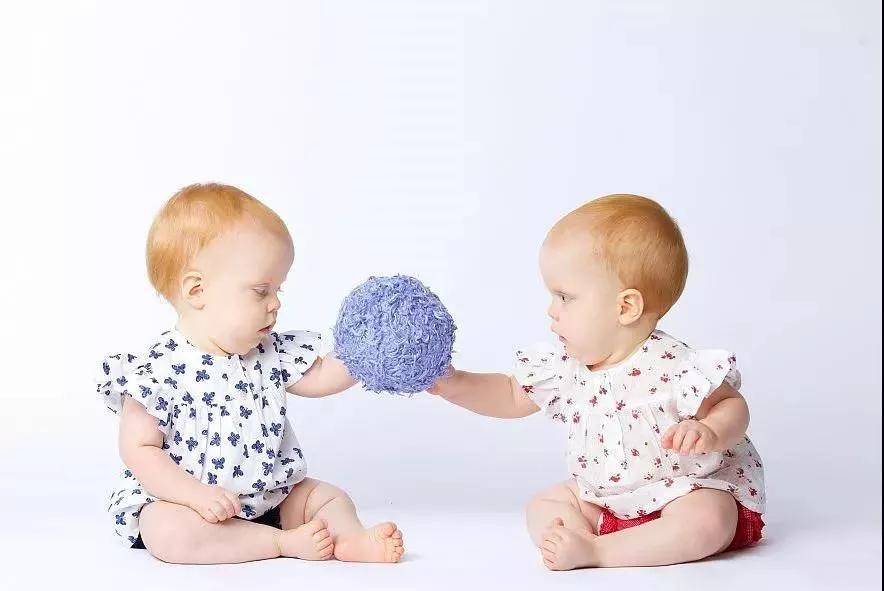 试管移植后胚胎着床那一刻会腹痛,试管移植10天双胎出血腹痛吗