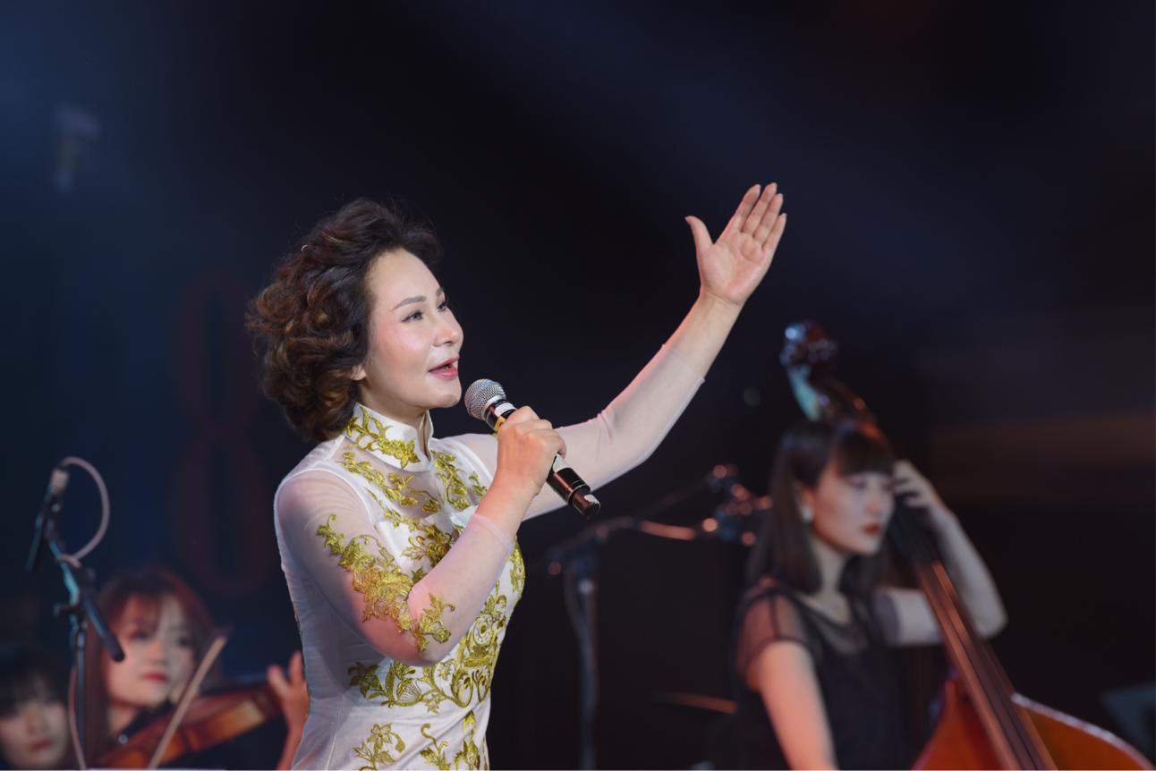 就凭这三个优势，“秋言物语”直播间就赢了