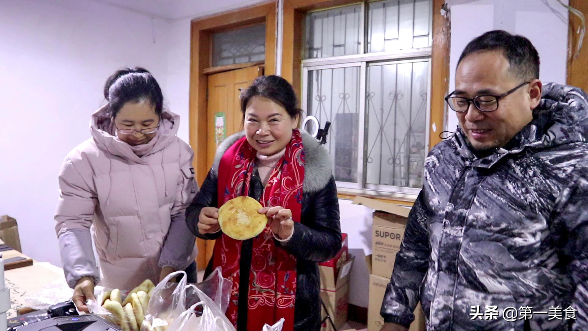 四姑想吃烧饼，小姑买来邮寄，阿飞：只要有烤箱，五步做成烧饼