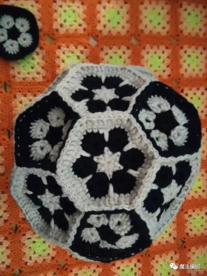 毛线钩织足球教程视频,儿童足球帽编织方法