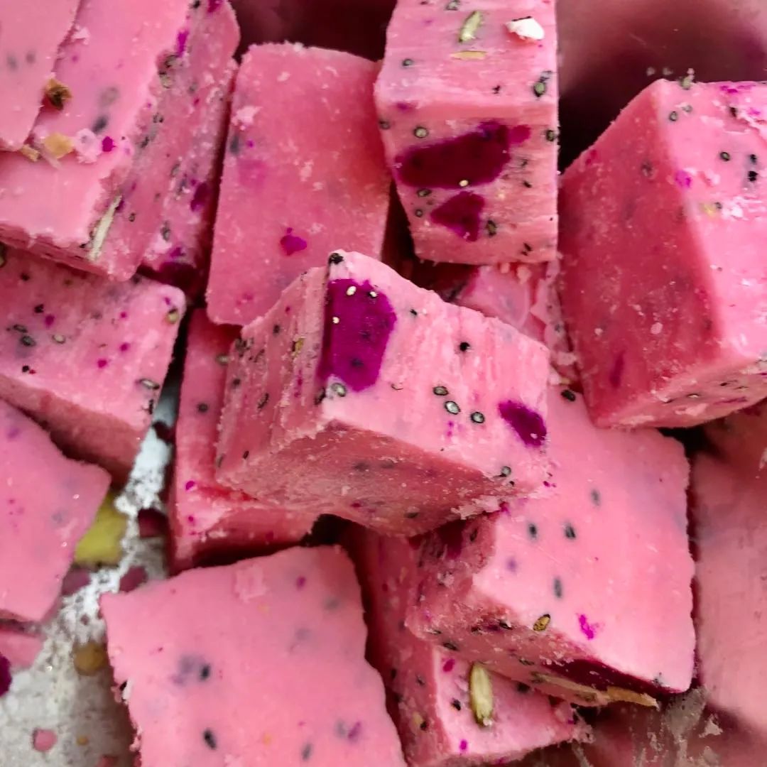 这家网红店的炒酸奶太好吃了,炒酸奶水果捞这家店挺正宗的