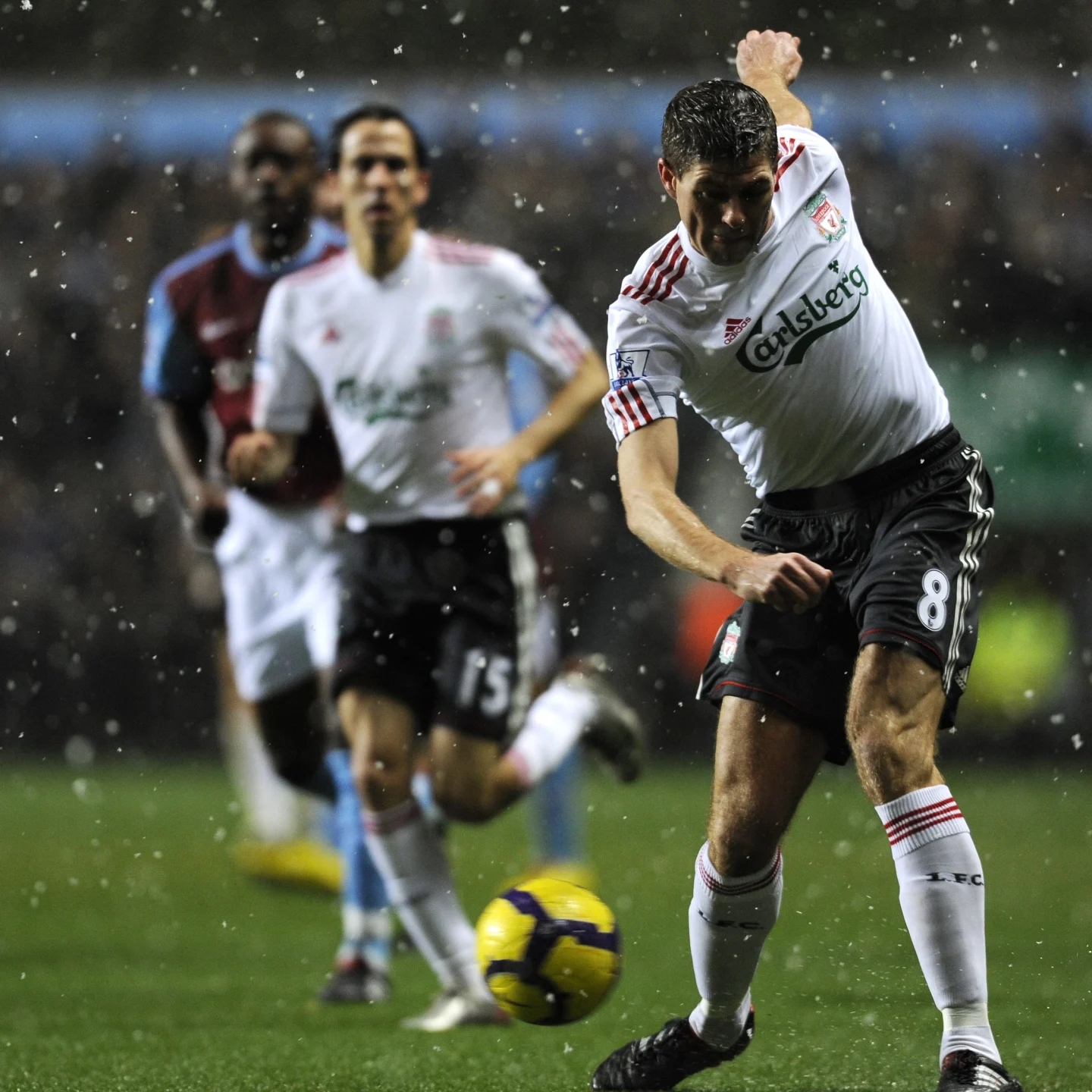 利物浦21-22客场球衣怎么穿搭,利物浦客场球衣21-22菲尔米诺