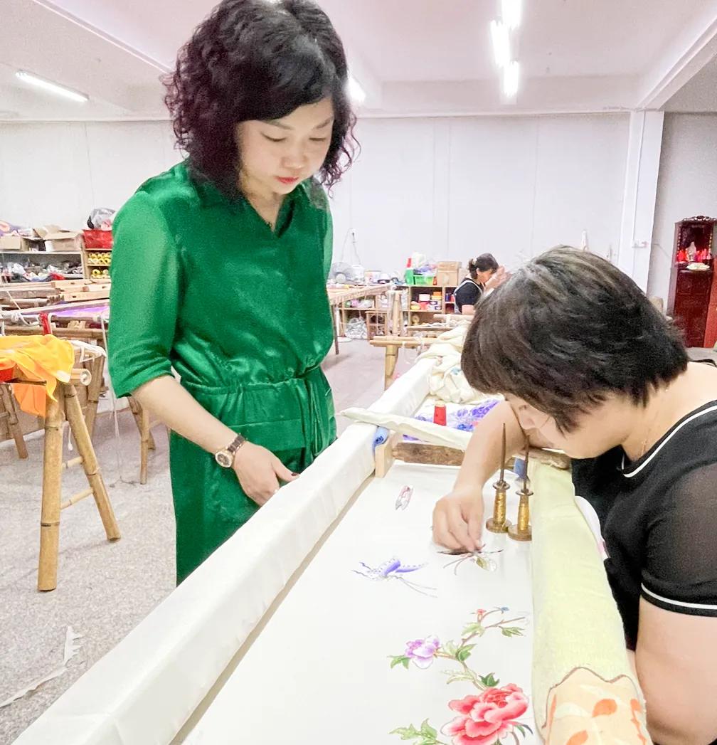 刺桐花开巨型雕塑,静待刺桐花开全文