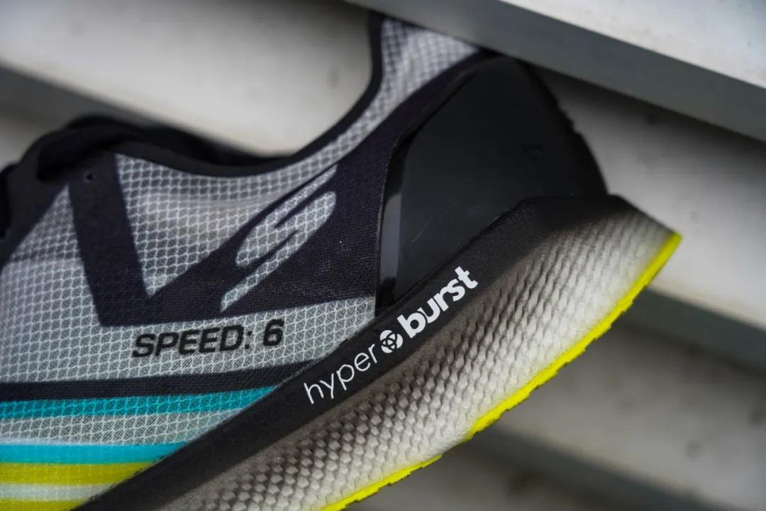 skechers斯凯奇gorunmaxroad6,斯凯奇skechers新年系列2024