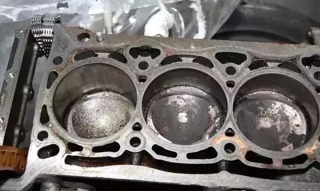 “假机油”7大危害老司机10招教你辨别机油真假？