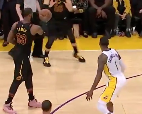 詹姆斯传球技术,丁威迪史诗级传球失误