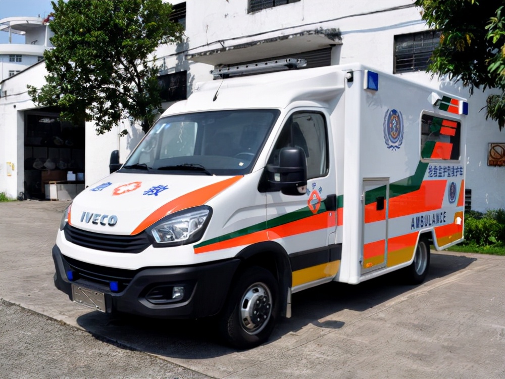 依维柯欧胜移动方舱急救车,依维柯欧胜救护车交付广州