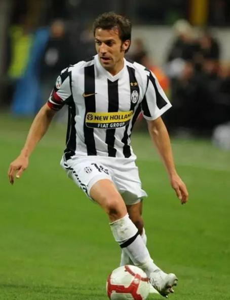 足坛十佳球伊布占一半,伊布能不能算梅罗之下第三人