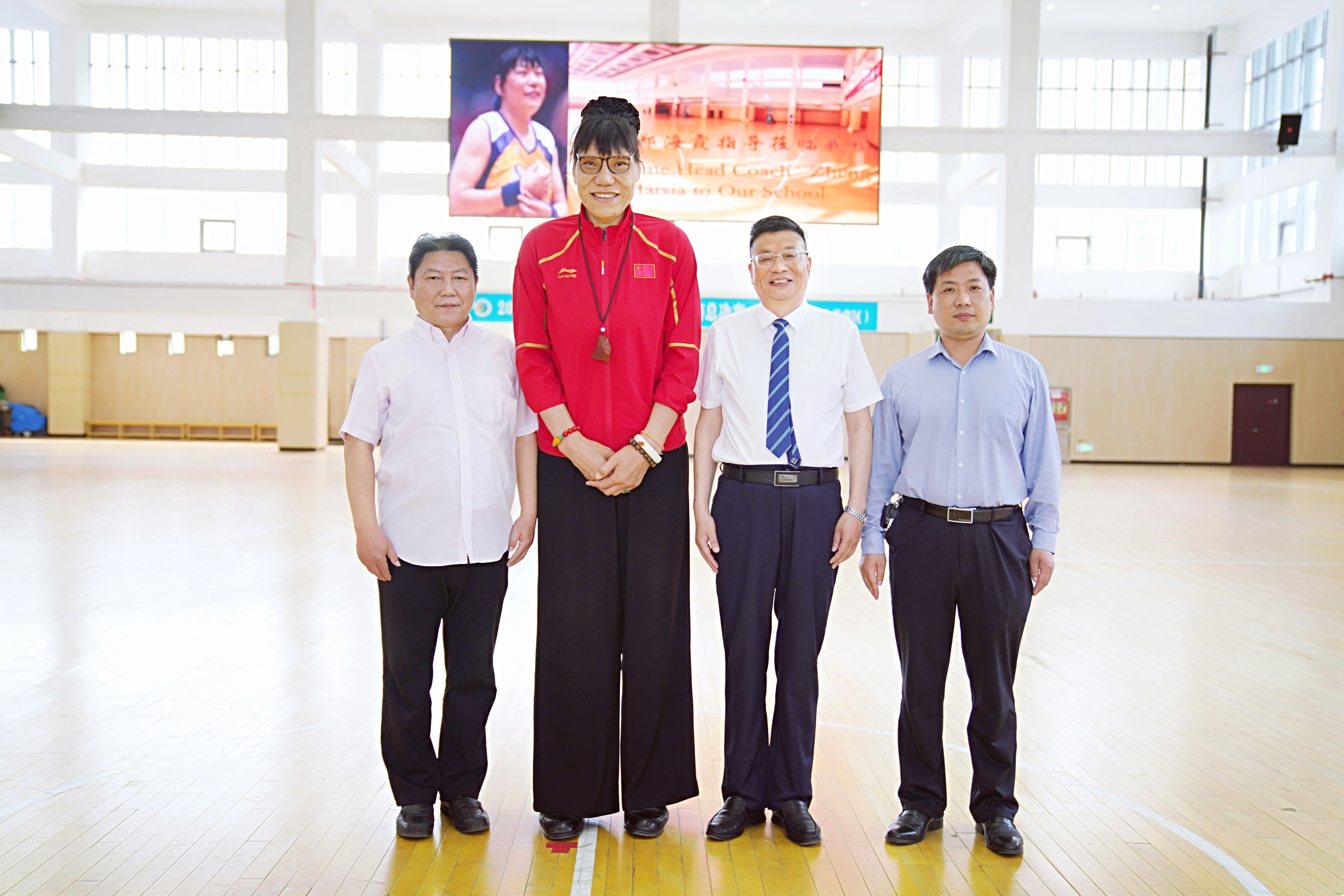 女篮第一中锋郑海霞身高,女篮第一人郑海霞