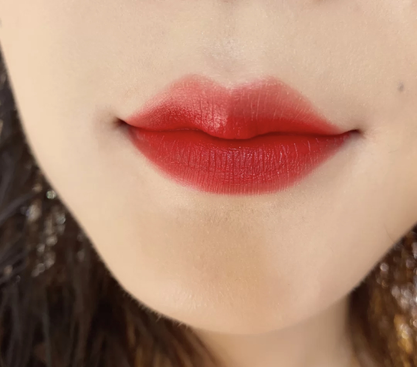 35岁适合涂什么颜色口红 (19岁以上适合涂什么颜色的口红)