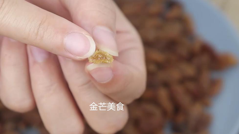 硫磺熏的葡萄干与正常葡萄干图片,硫磺葡萄干的特征