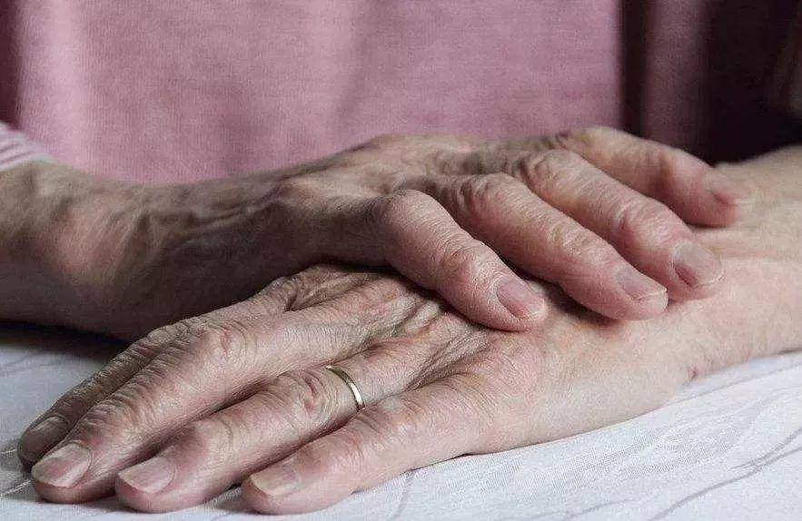 片仔癀28岁干皮适合哪一套护肤,片仔癀脸部护理