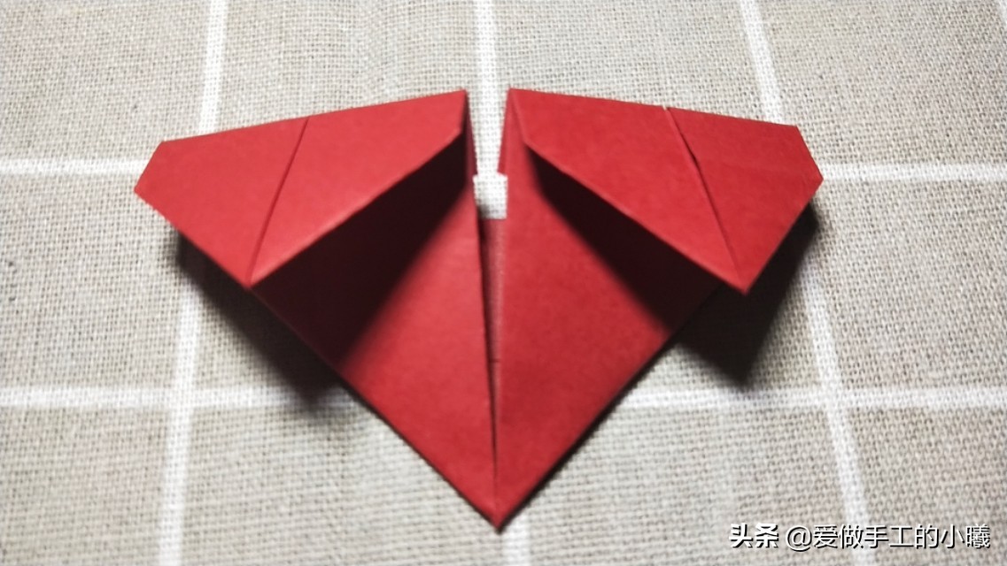 爱心书签用一个正方形纸怎么折,怎样用很小的白纸做一个爱心书签