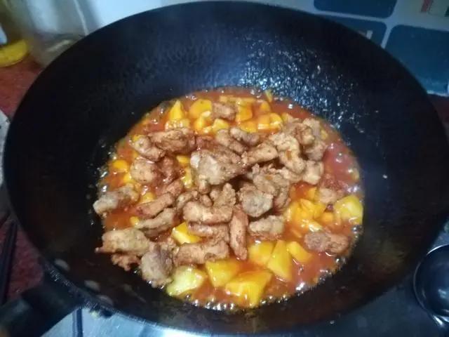 菠萝咕咾肉的由来,菠萝咕咾肉的咕咾什么意思