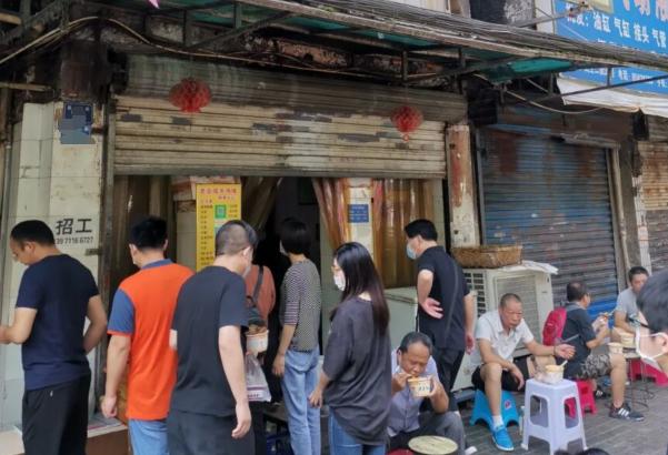 武昌这家牛肉粉13块一碗牛肉超多,武汉青山有名的牛肉粉