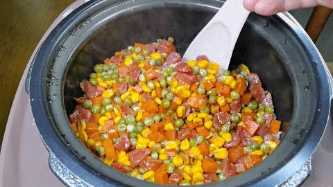 电饭锅焖饭最简单做法,电饭锅懒人焖饭最好吃做法