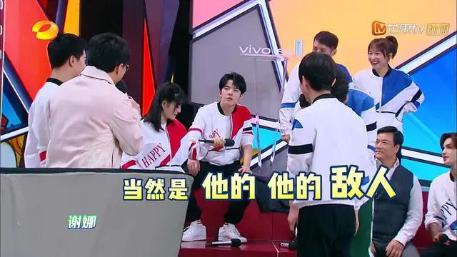 何炅玩游戏不守规则,何炅和成龙的节目