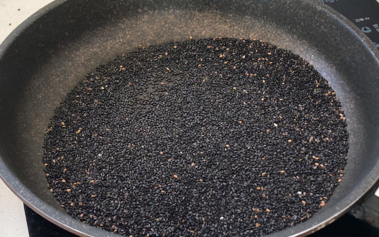 详细芝麻枸杞红枣核桃糕制作视频,纯手工芝麻核桃红枣枸杞糕