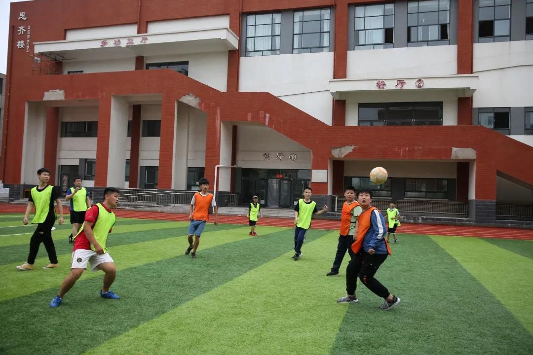 青青绿茵场浓浓校园情-----临沂大岭小学举行毕业足球告别赛