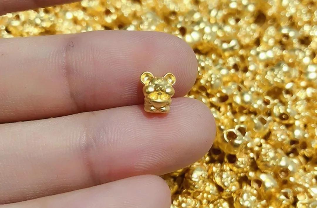 微靖江：69.9元抢原价158元的足金小金鼠手链，限量100份，手慢无