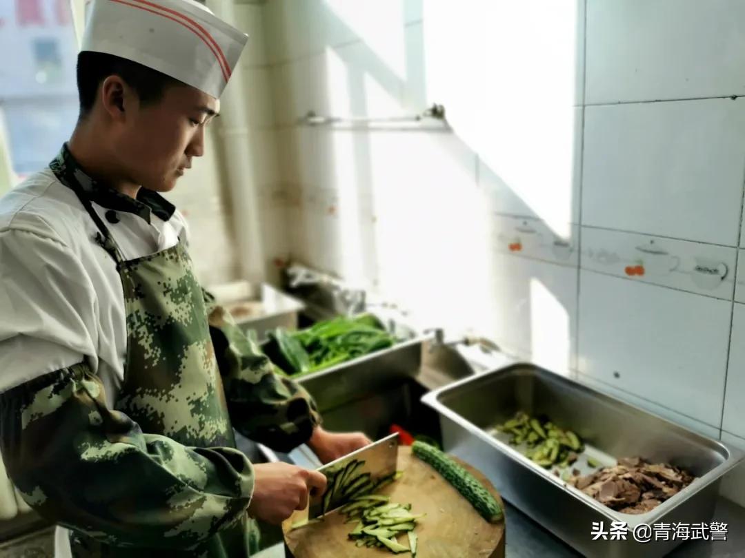 三尺灶台谱青春华章,三尺灶台演绎人生