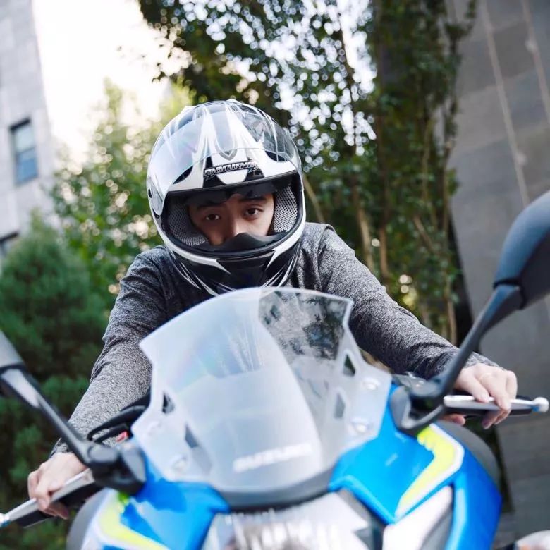 涓変釜楠戝＋鐨勭壒鎽勫墽,涓変釜楠戝＋